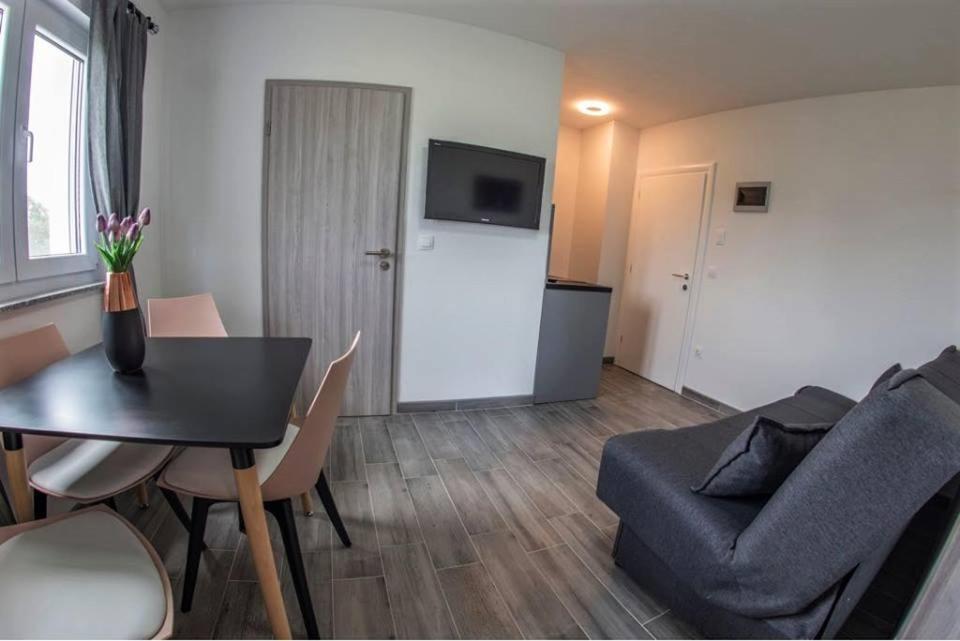 Apartments Mojeljeto Fazana Bagian luar foto